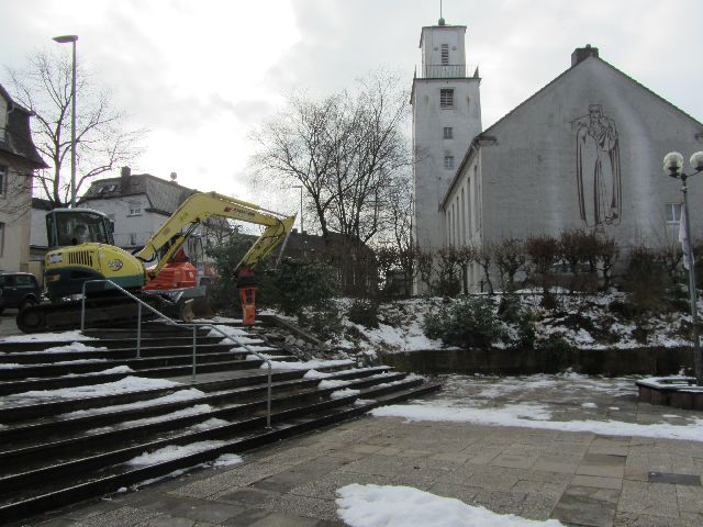 Arbeiten am Kirchvorplatz